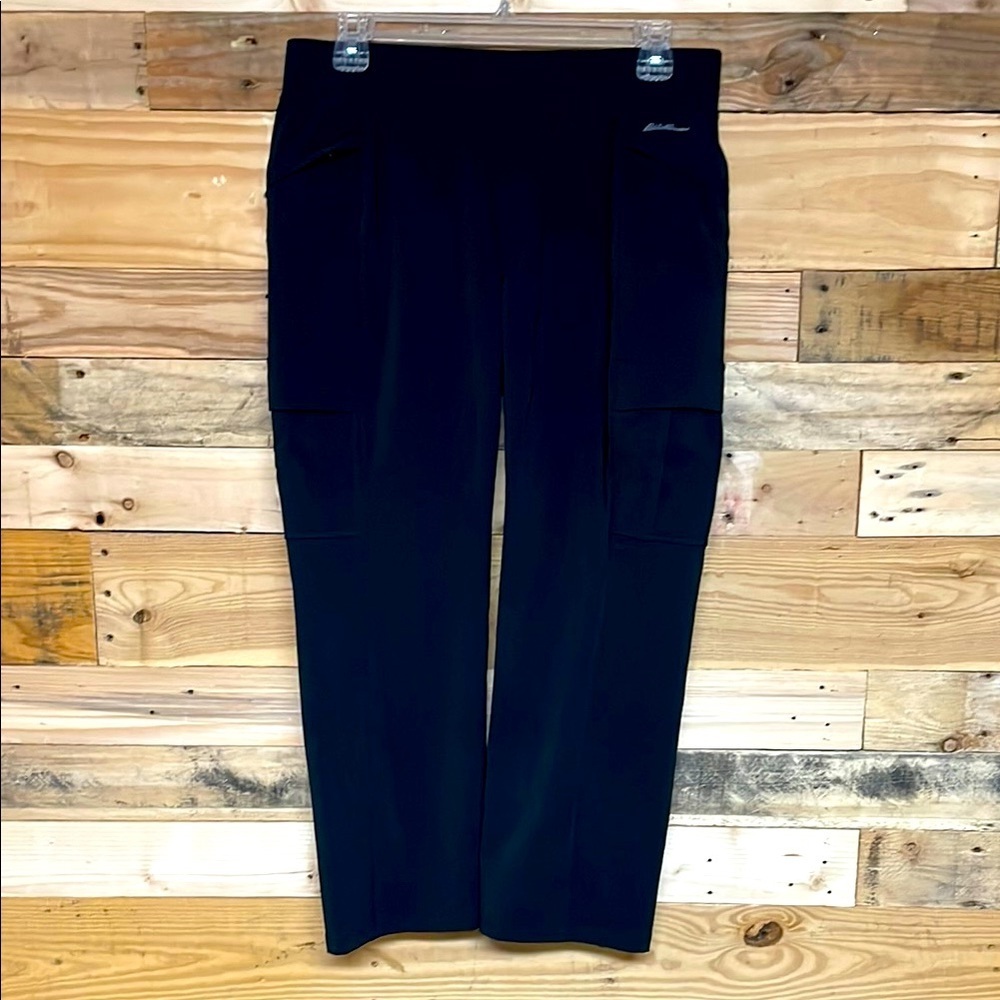 Eddie Bauer size 8 Lightweight Black Cargo Cropped Pants with Elastic Waistband